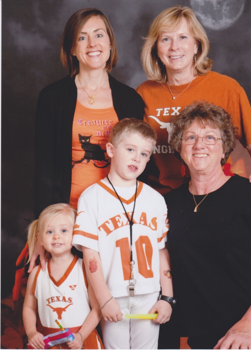 2010/10(Oct)/Halloween Fun/800x600_2010-10-31-Ian-Sidney-Heather-two grandmas.jpg